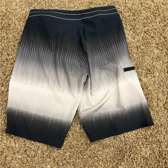 Set of four men’s 28 Board Shorts/swim trunks - Picture 10 of 12